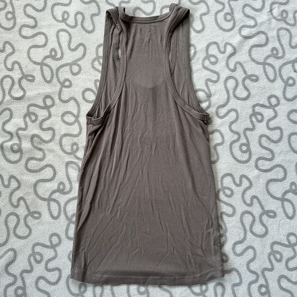 Set Active Ribbed Form Tank - Picture 2 of 4